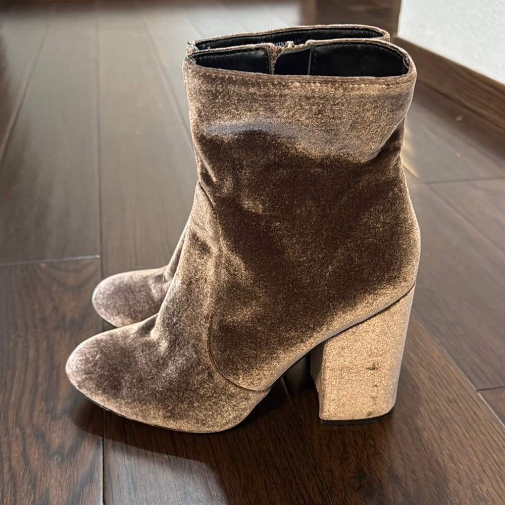 Velvet Ankle Boots by Steve Madden size 8